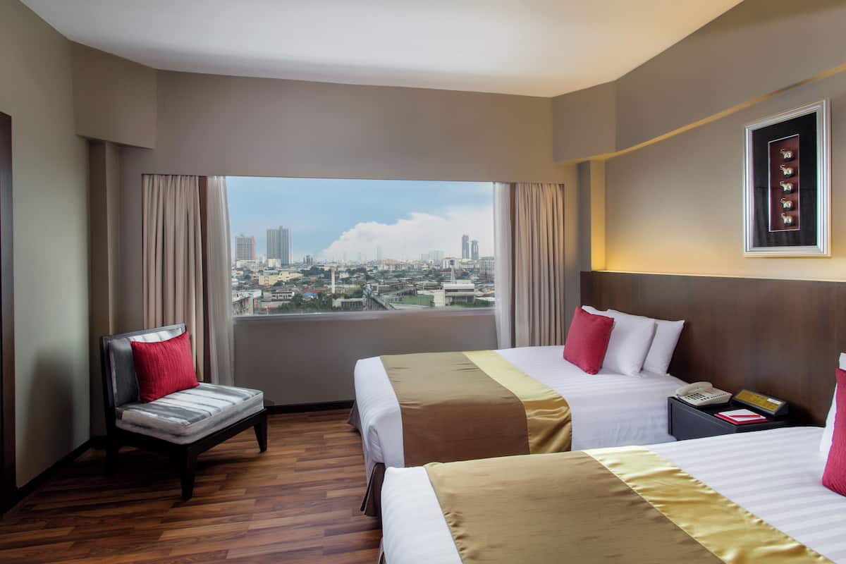 Suite, 2 Single Beds, City View (Plaza) | Premium bedding, minibar, in-room safe, desk