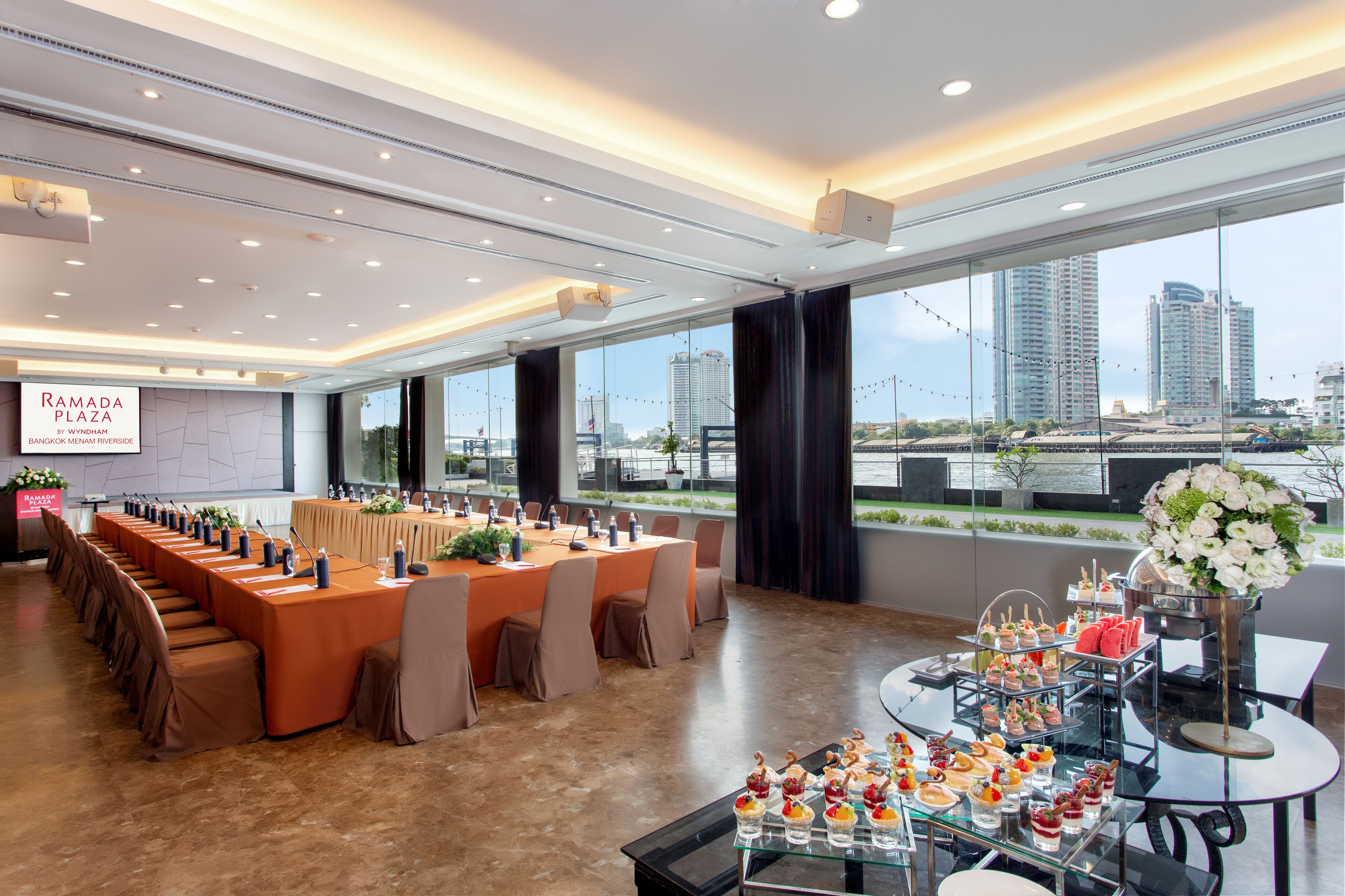 Foto - Ramada Plaza by Wyndham Bangkok Menam Riverside