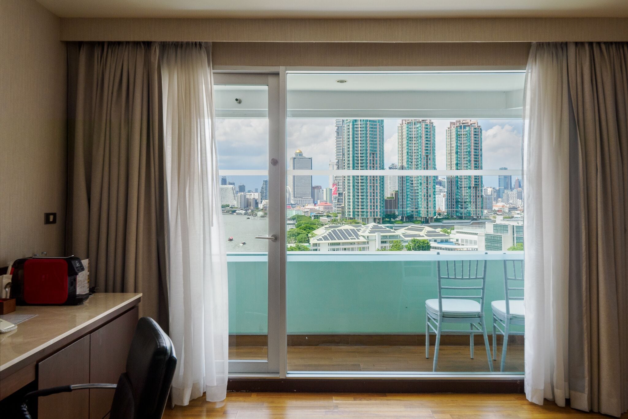 1 bedroom, premium bedding, minibar, in-room safe