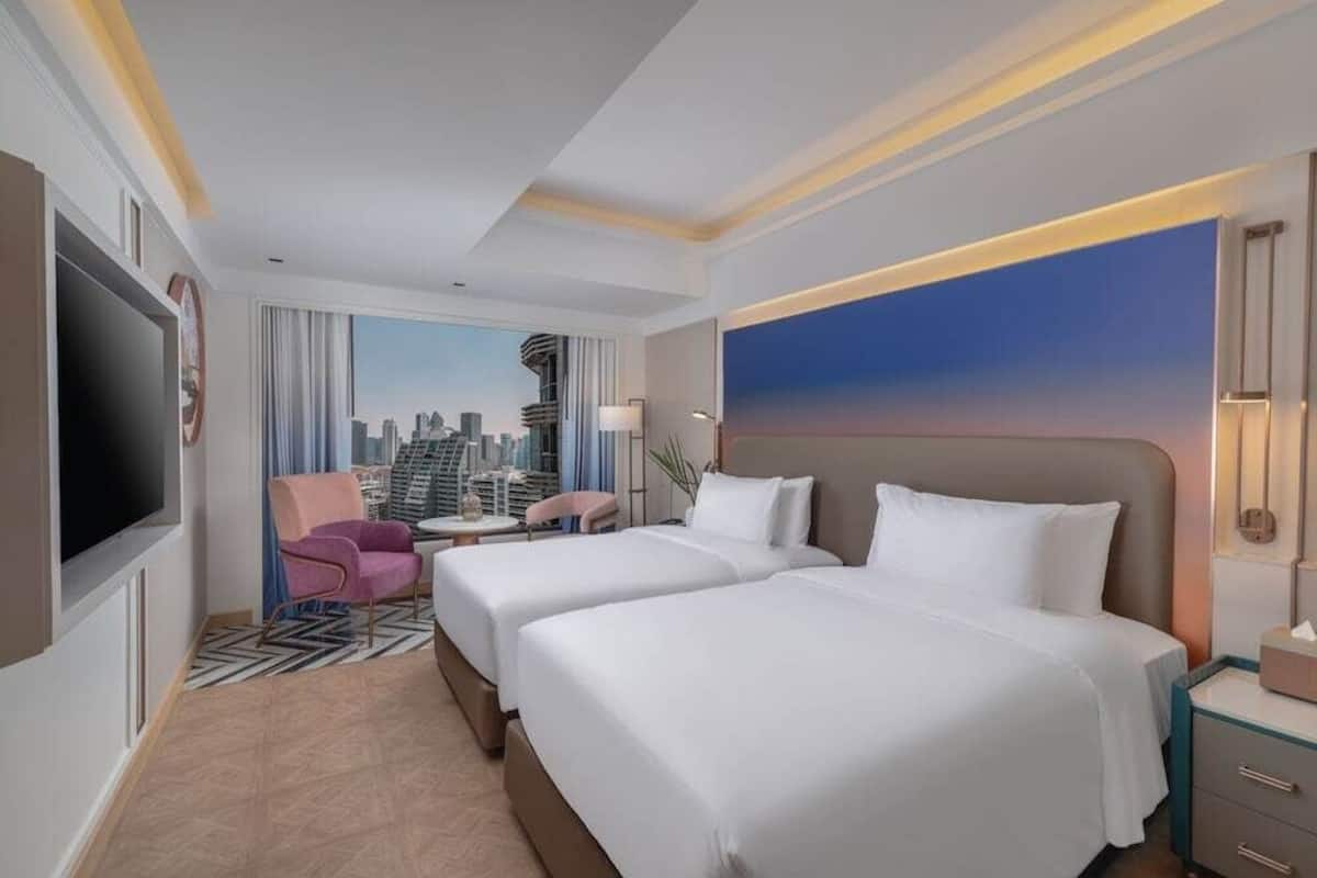 Premium bedding, down comforters, minibar, in-room safe