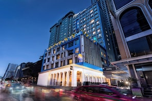 Building design - Pipa Bangkok Sukhumvit 11 by Kingston Hotels (Bangkok)