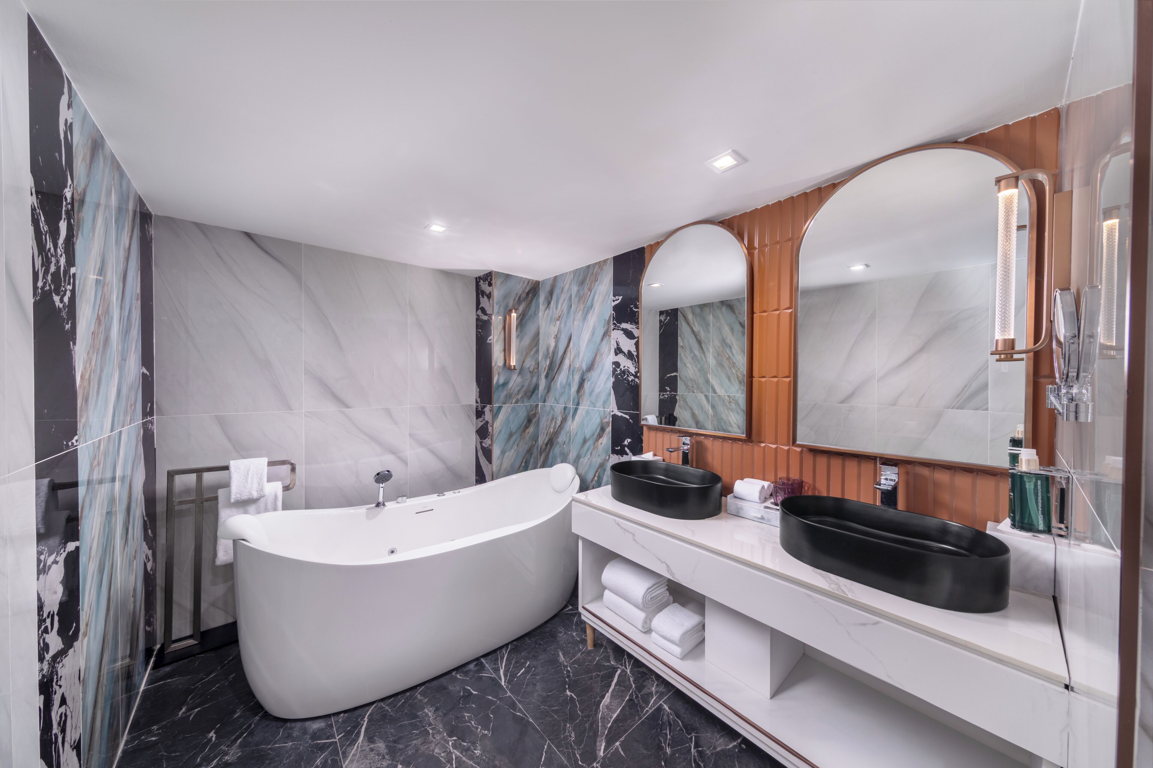 Pipa Two Bedroom Suite with club privileges | Bathroom | Free toiletries, hair dryer, bathrobes, slippers