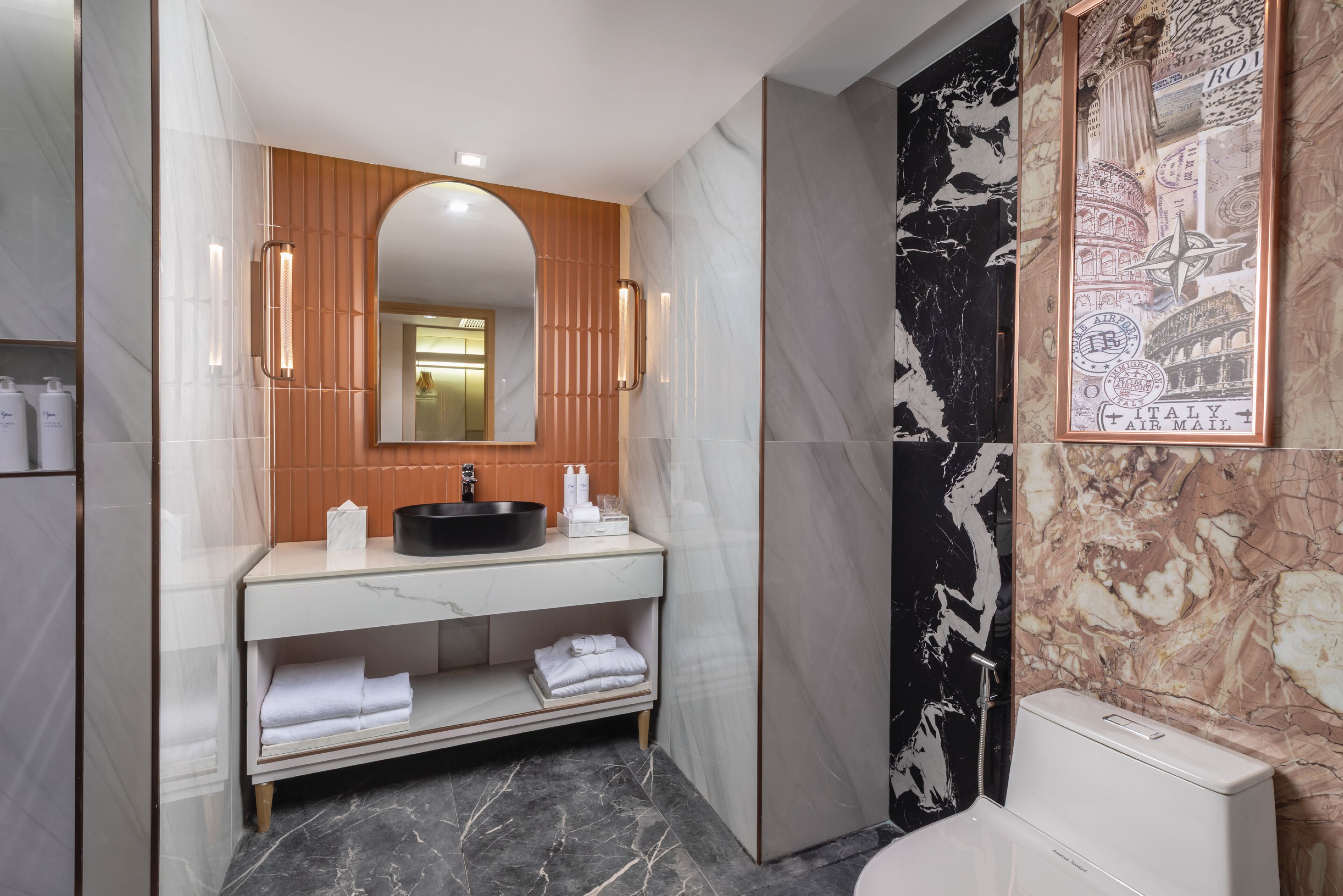 Dual Shower King with club privileges