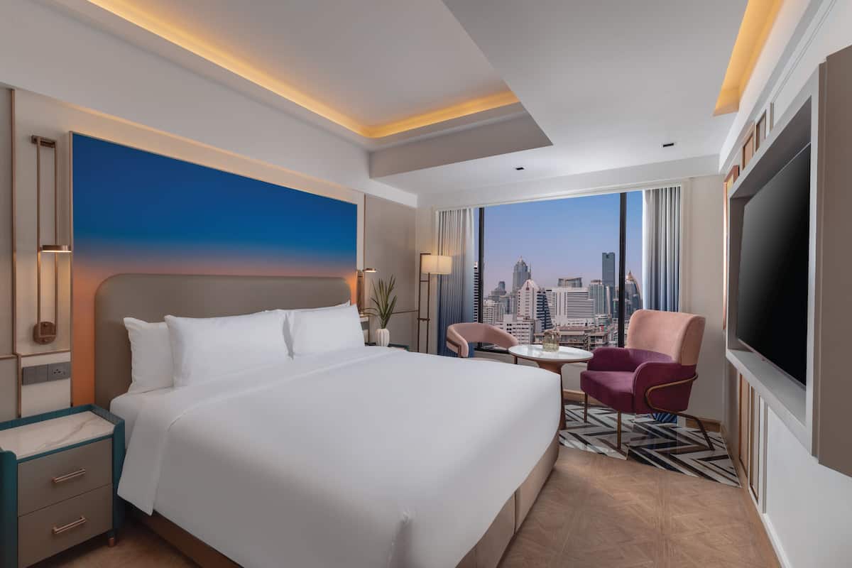 Dual Shower King with club privileges | 1 bedroom, premium bedding, down duvets, minibar