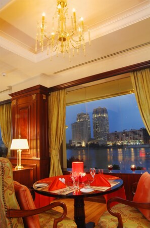 4 restaurants; breakfast, lunch, and dinner served