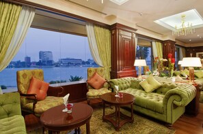 4 restaurants; breakfast, lunch, and dinner served - Hilton Cairo Zamalek Residences (Cairo)