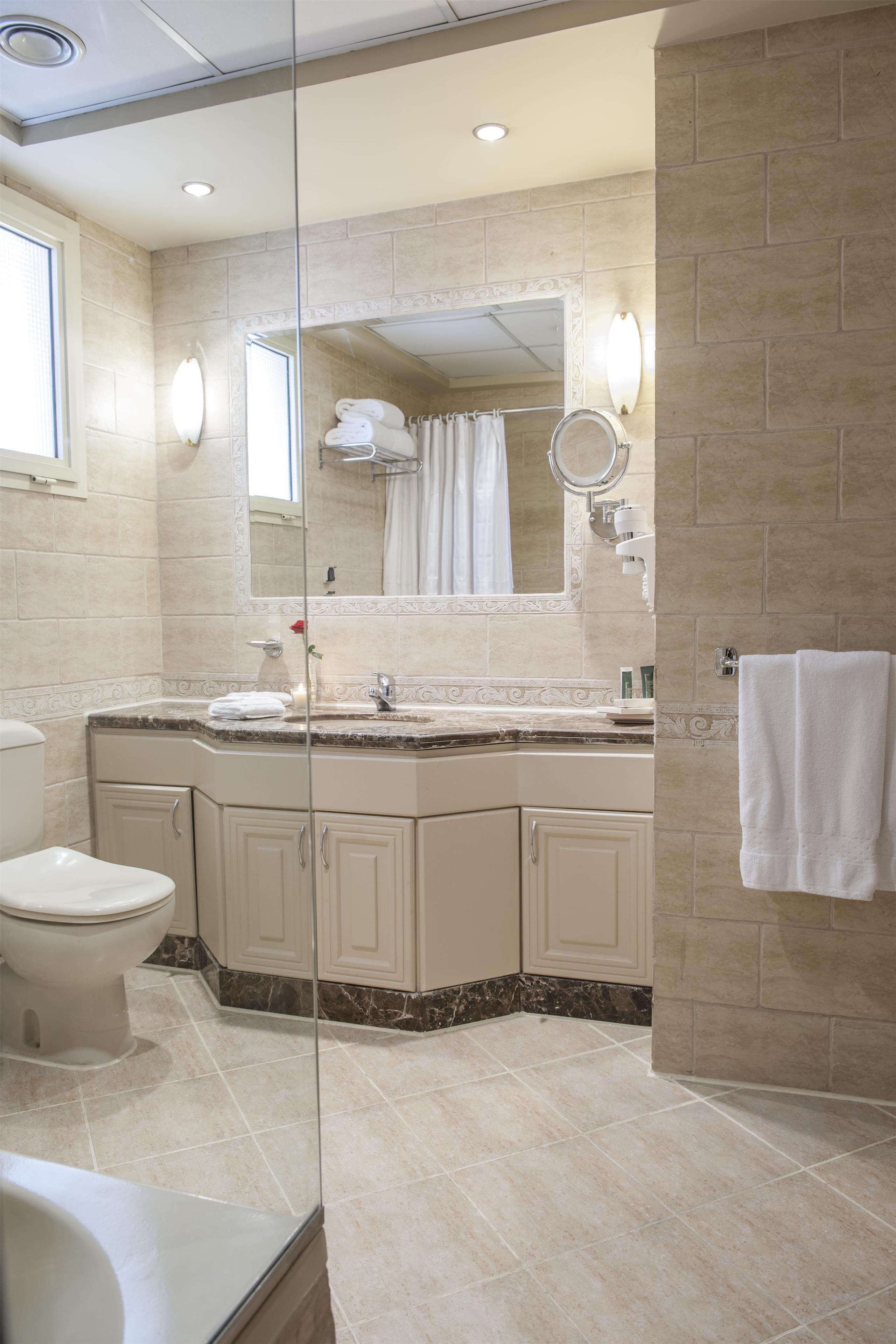 Nile Suite | Bathroom | Free toiletries, hair dryer, towels