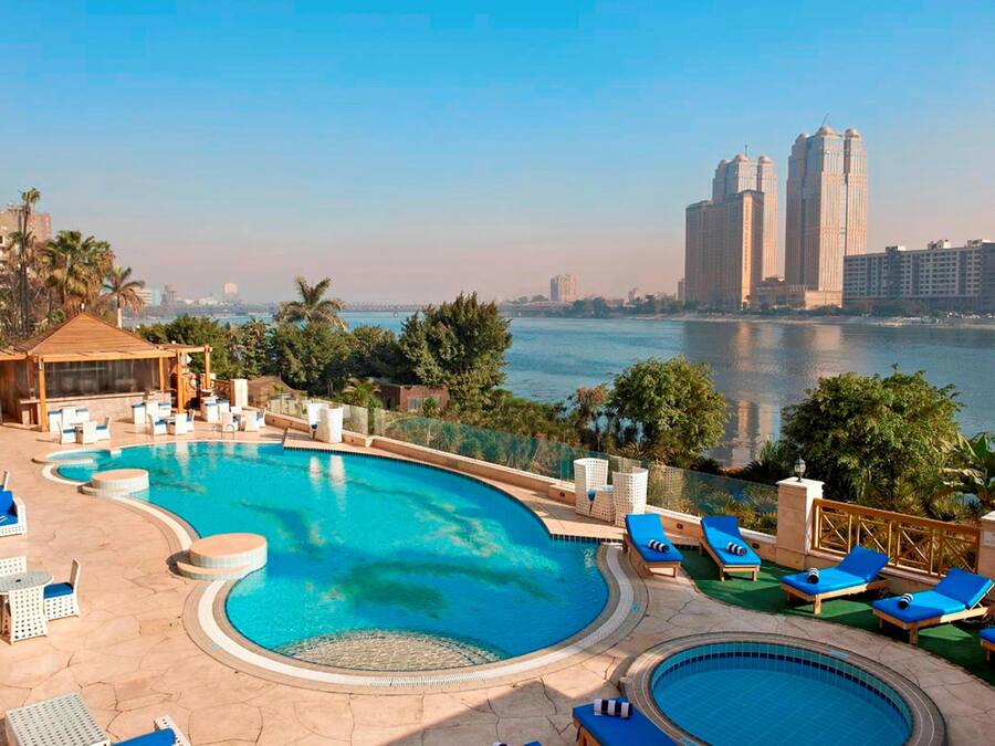 Kolam renang terbuka, payung kolam, kerusi lepak pantai