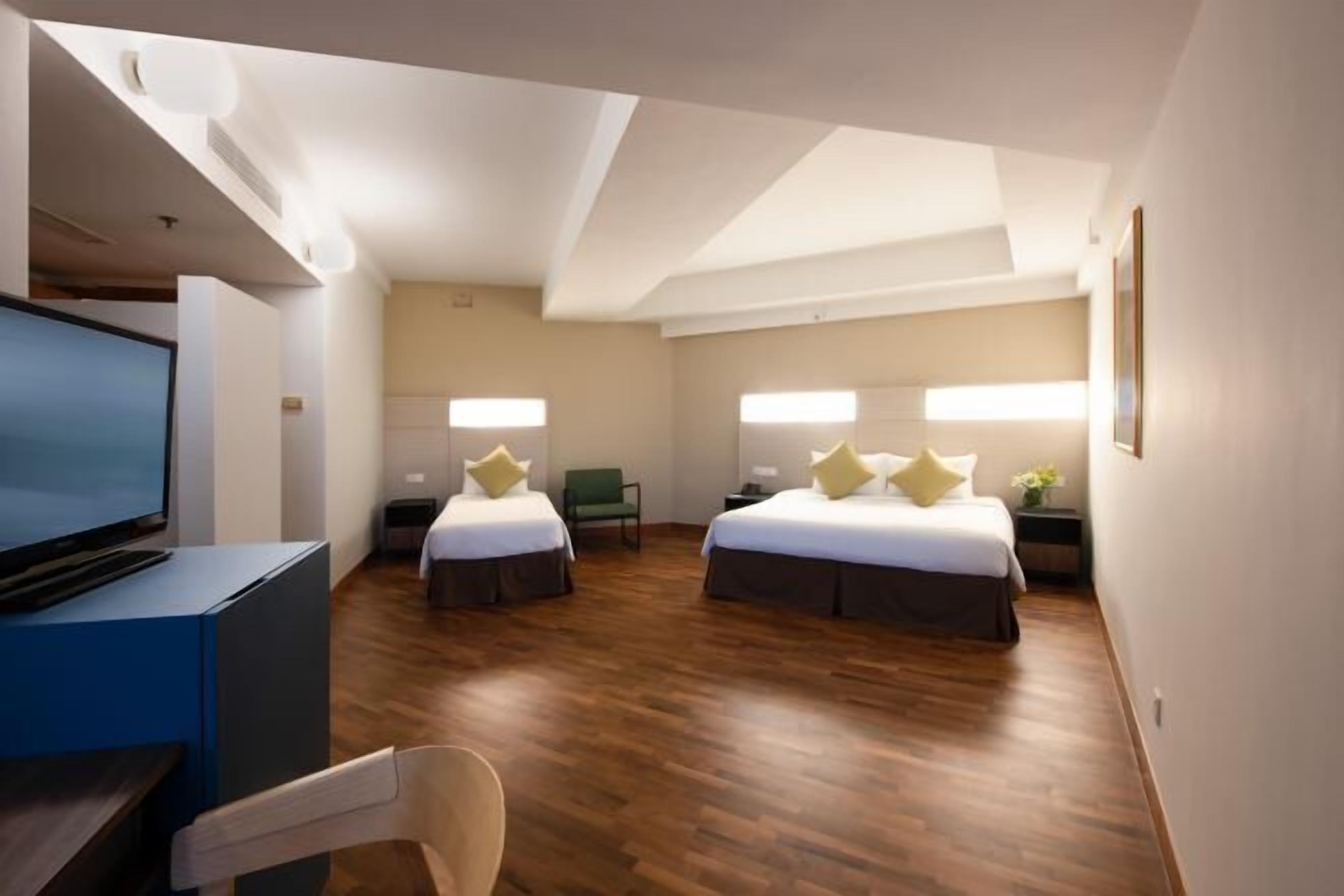 Premium bedding, minibar, in-room safe, desk