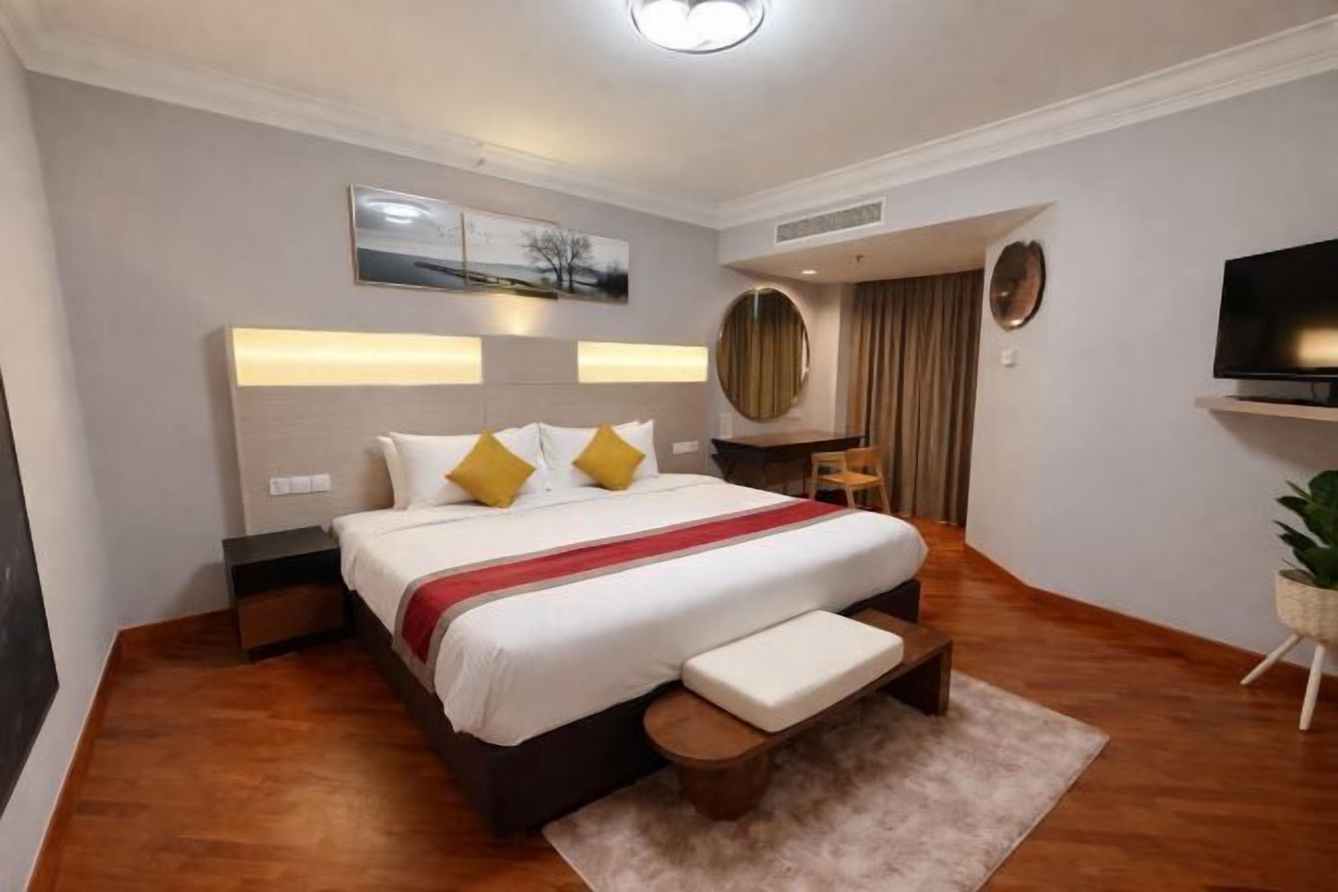 Premium bedding, minibar, in-room safe, desk