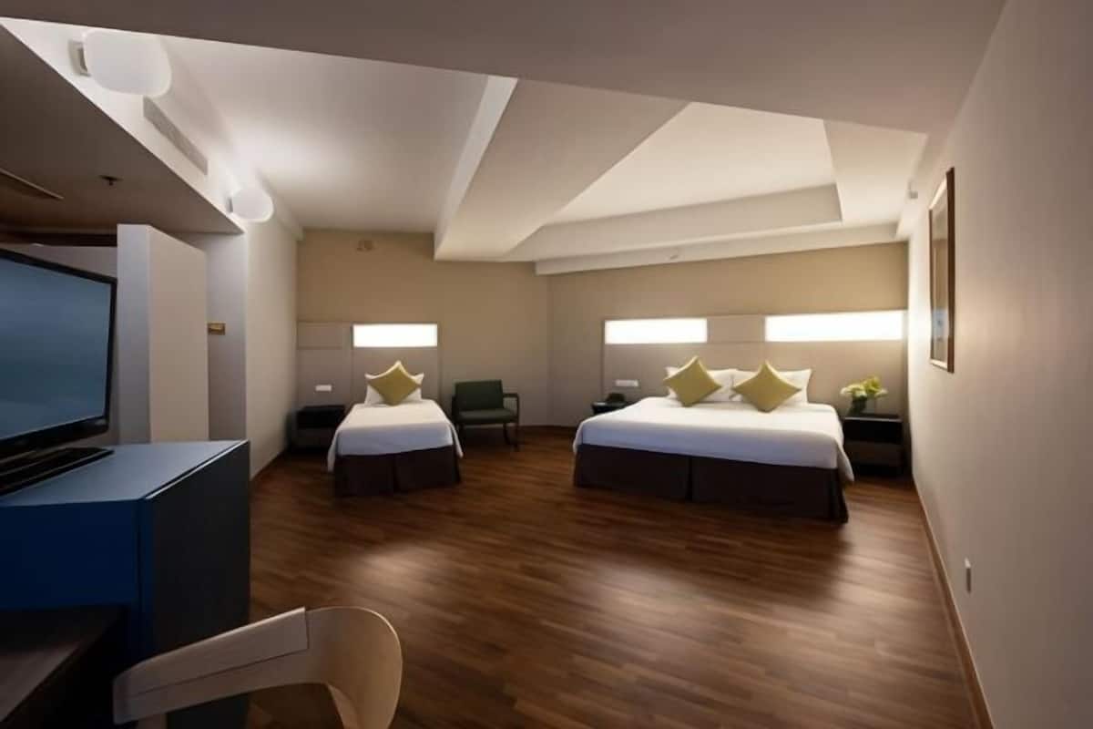 Premium bedding, minibar, in-room safe, desk