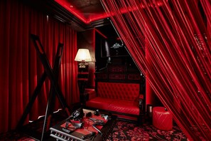 SADO-MASO THEMED ROOM | Soundproofing, Internet - Grand Hotel In Lviv (Lviv)