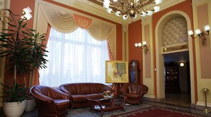 Lobby sitting area - Grand Hotel In Lviv (Lviv)