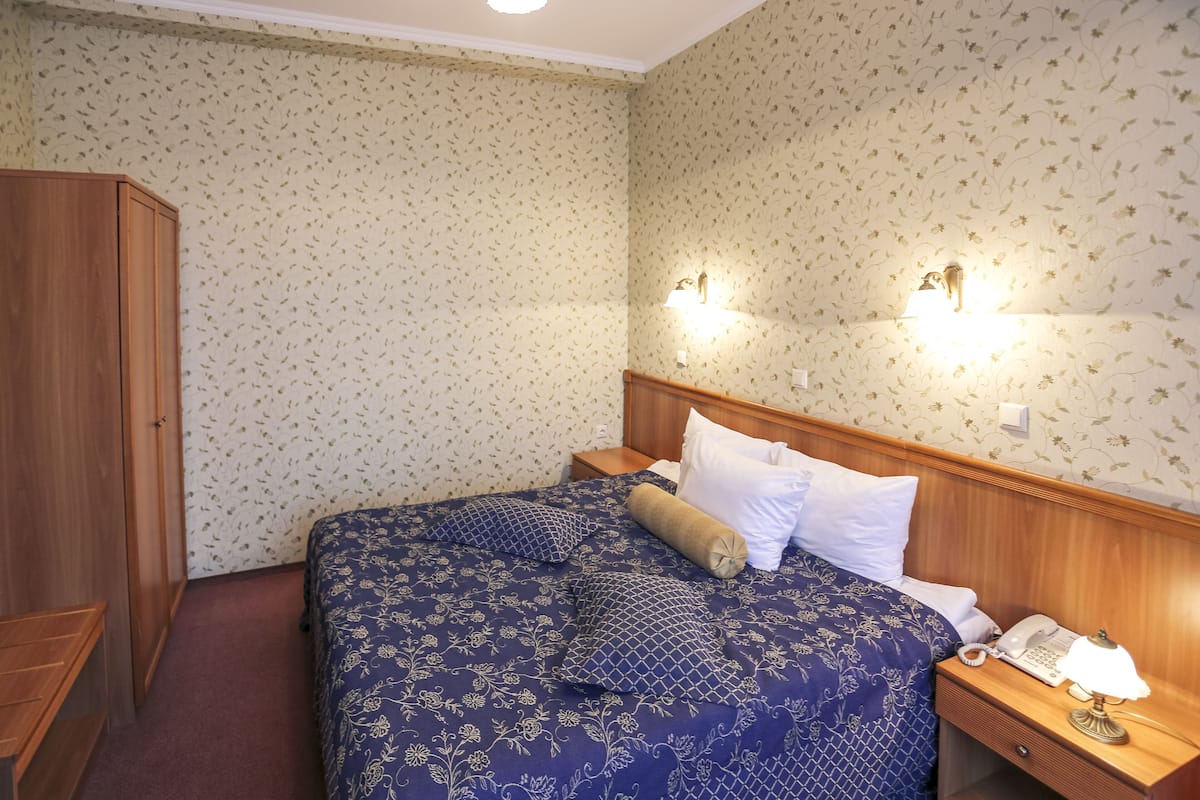 Junior Suite | In-room safe, desk, laptop workspace, blackout drapes