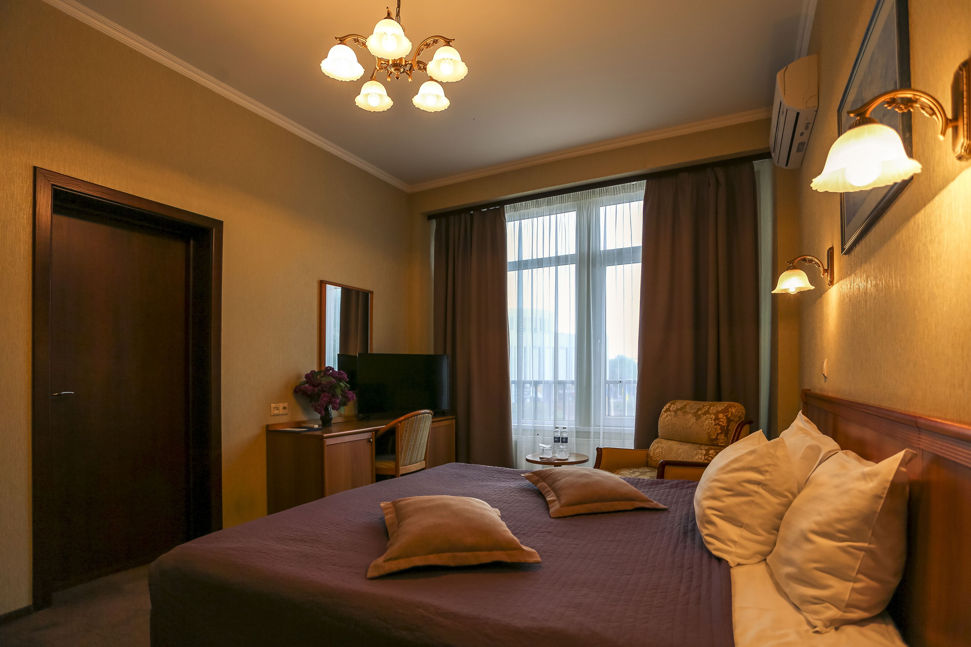 Standard Double Room | In-room safe, desk, laptop workspace, blackout drapes