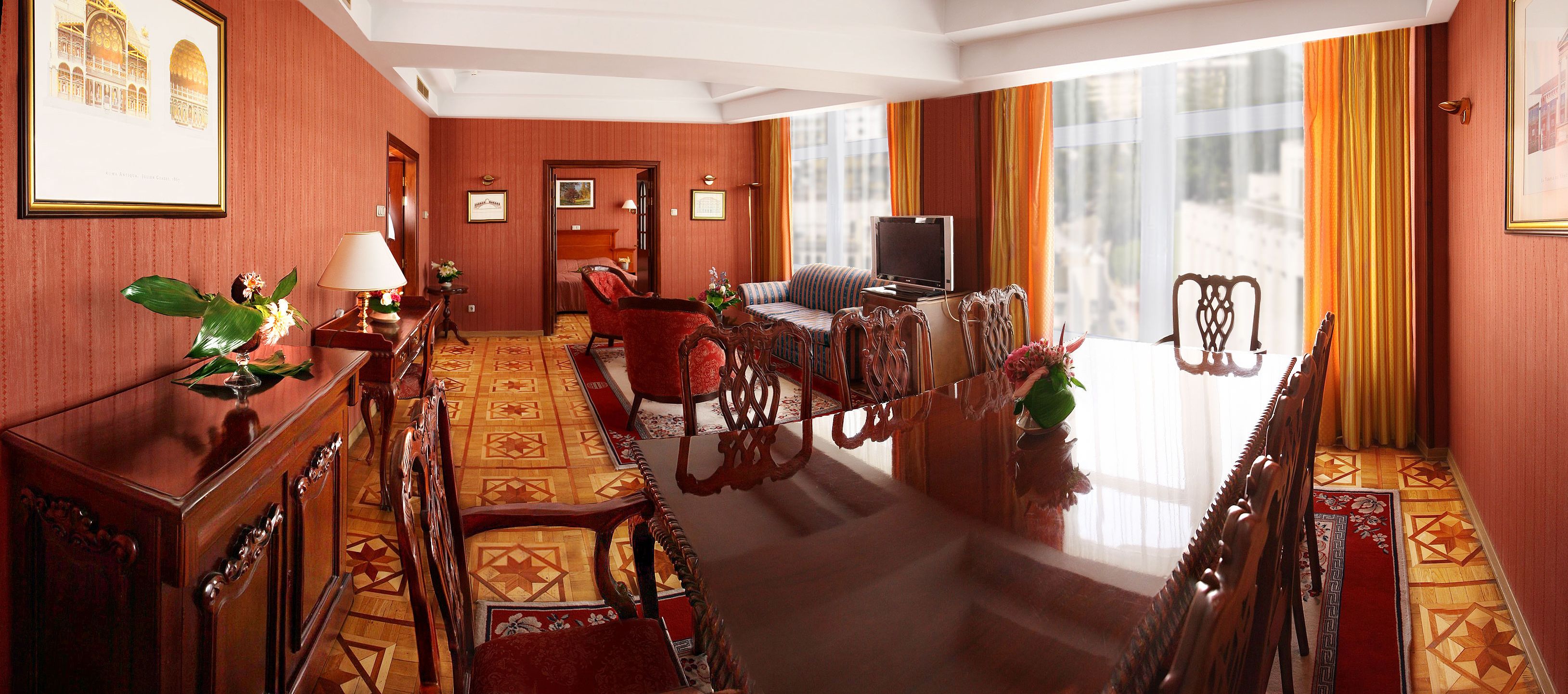 ห้องเอ็กเซกคิวทีฟสวีท | ห้องนั่งเล่น | ทีวี 32 นิ้ว พร้อมช่องเคเบิล