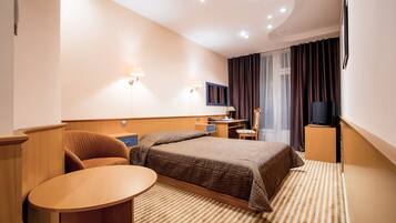 Standard Room | Premium bedding, minibar, in-room safe, desk