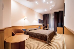 Habitació estàndard | Roba de llit d'alta qualitat, minibar i caixa forta a l'habitació