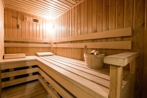 Suite | Baderomsfasiliteter | Designertoalettartikler, hårføner, badekåper og tøfler