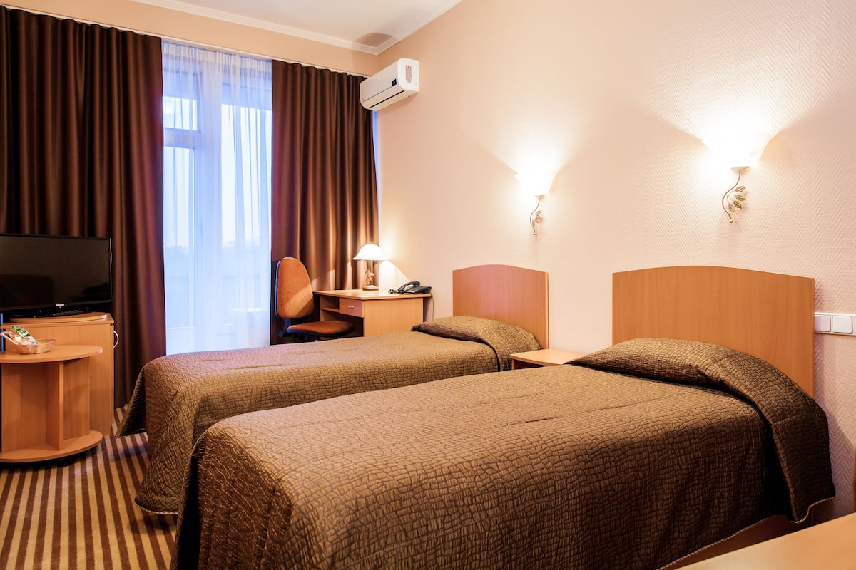Chambre Standard Double ou avec lits jumeaux | Literie de qualité supérieure, minibar, coffres-forts dans les chambres