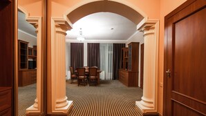 Apartment | In-room dining - Codru Hotel (Chisinau)