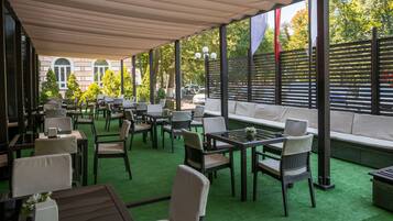 Breakfast, lunch, dinner served; Modern European cuisine
