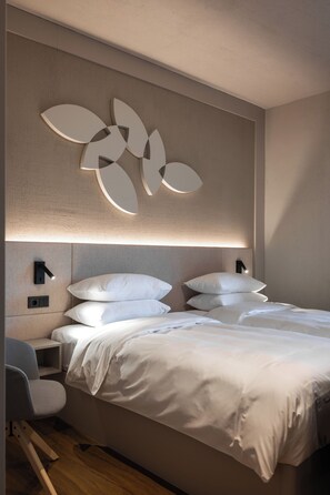 Twin Room | Minibar, in-room safe, individually decorated, individually furnished - Mimi Hotel Chisinau (Chisinau)