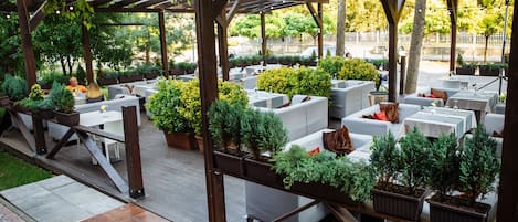 Frühstück und Abendessen, lokale Küche