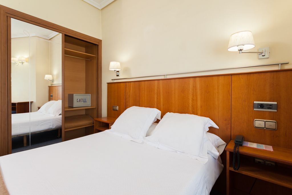 1 bedroom, in-room safe, desk, cots/infant beds