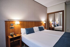 1 bedroom, in-room safe, desk, cribs/infant beds