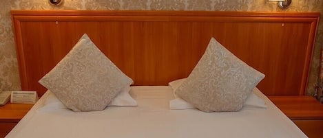 Chambre Double Standard | Coffres-forts dans les chambres, bureau, fer et planche Ă repasser