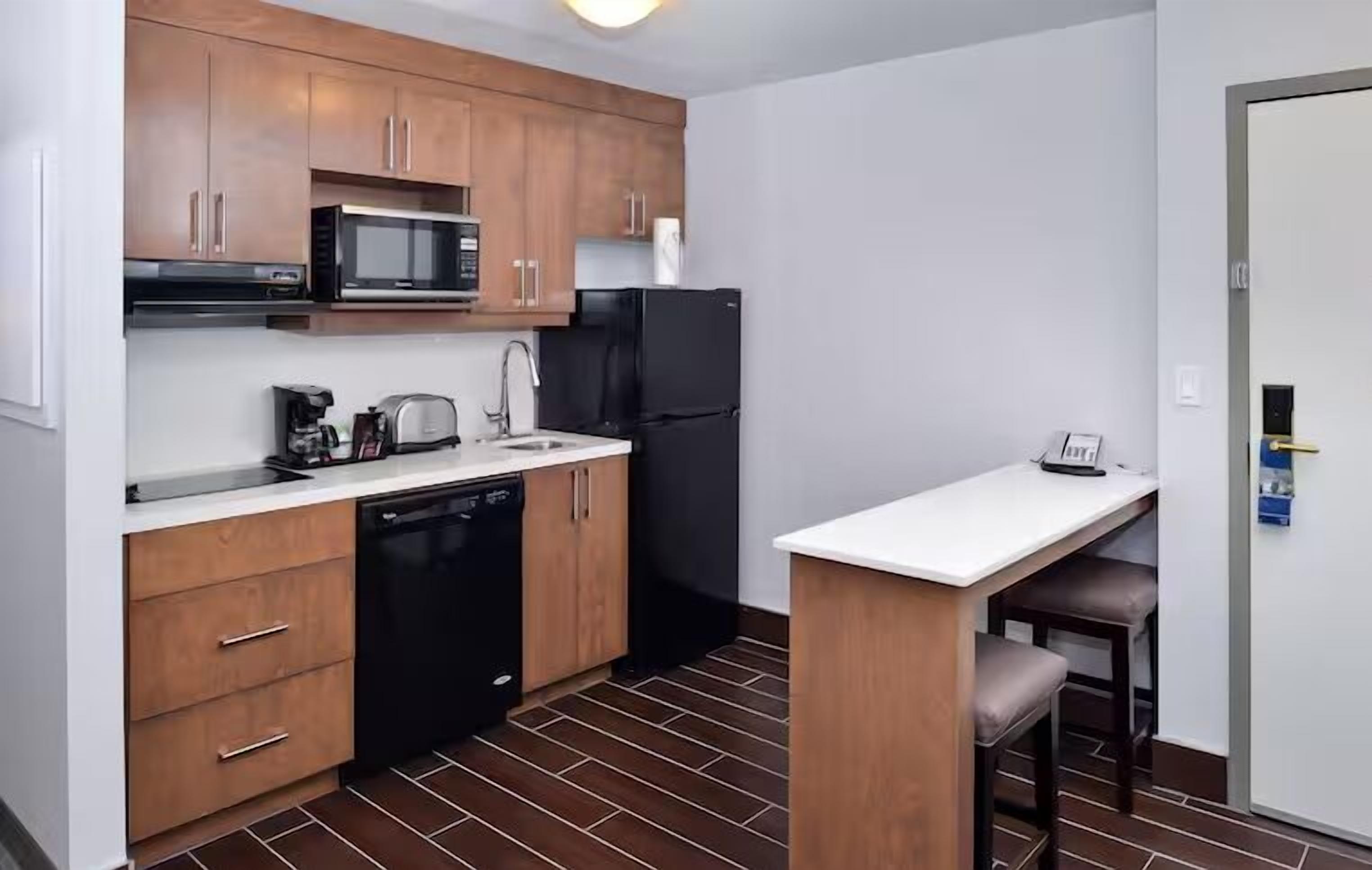 Photo - Hampton Inn & Suites by Hilton Calgary University NW