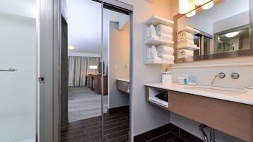Exclusive Room, 1 King Bed, Kitchen (Living Area) | Bathroom