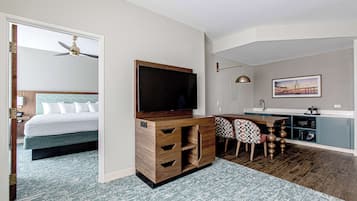 One King One Bedroom Suite, Non-Smoking | Down comforters, pillowtop beds, in-room safe, blackout drapes