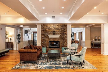 Hotel entrance and lobby at Hampton Inn & Suites Charleston/West Ashley
