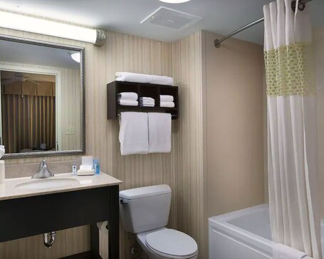 Hampton Inn Suites Myrtle Beach Oceanfront - Image 28