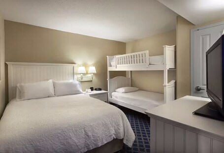 Hampton Inn Suites Myrtle Beach Oceanfront - Image 88