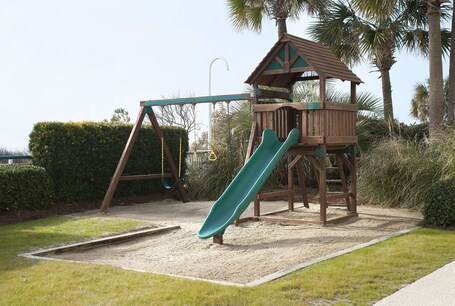 Hampton Inn Suites Myrtle Beach Oceanfront - Image 26