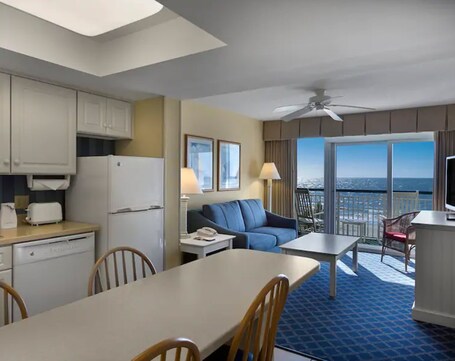 Hampton Inn Suites Myrtle Beach Oceanfront - Image 6