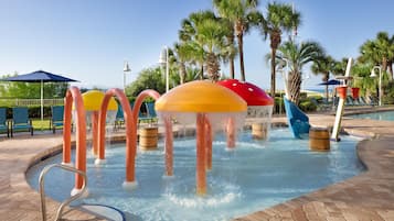 9 Außenpools, Sonnenschirme, Liegestühle