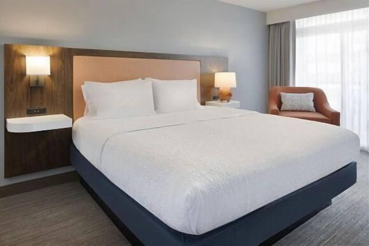 Premium bedding, in-room safe, blackout drapes, iron/ironing board