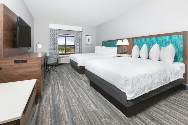 Biancheria da letto ipoallergenica, una scrivania, postazione laptop