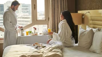 1 bedroom, premium bedding, minibar, in-room safe