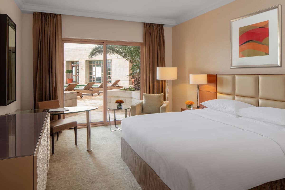 1 bedroom, premium bedding, minibar, in-room safe