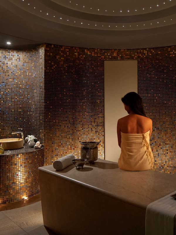 Couples treatment room(s), sauna, hot tub, steam room