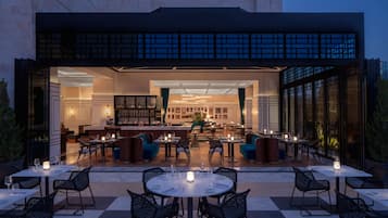 4 Restaurants, Frühstück, Mittagessen, Fisch und Meeresfrüchte