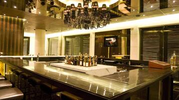 2 bars/lounges, tapas bar, cocktail bar, lobby lounge
