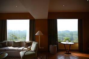 Presidential Suite, 15% Off Food&Soft Beverages, 20% Off Spa&Laundry, Club Access, Butler On Request | Premium bedding, down comforters, pillowtop beds, minibar