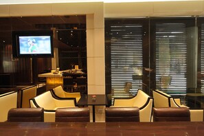 2 bars/lounges, tapas bar, cocktail bar, lobby lounge