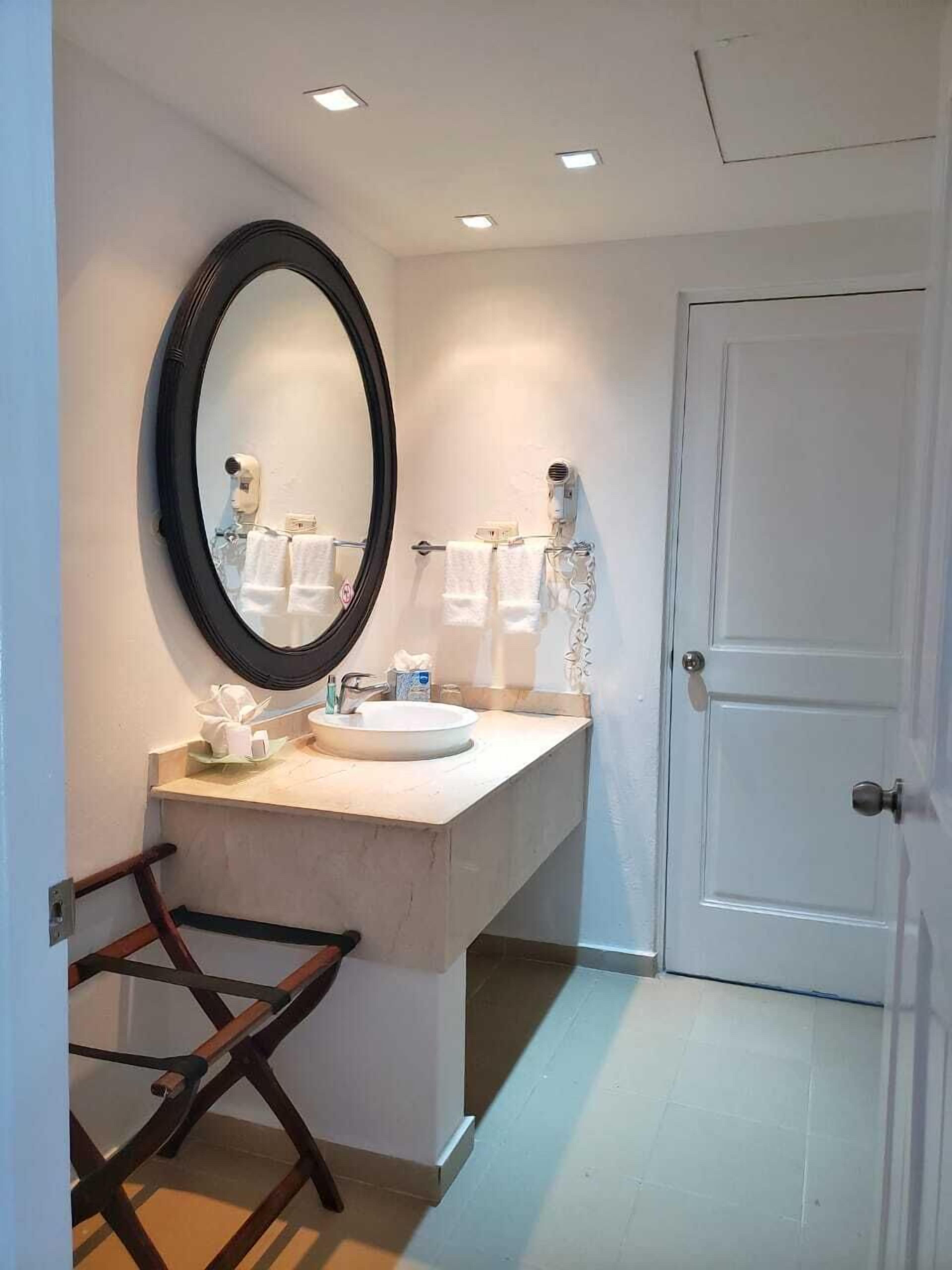 exclusive suite | bathroom | shower, hair dryer, towels, soap